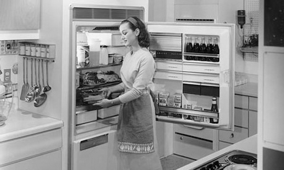 Бытовой холодильник 1950-х 
